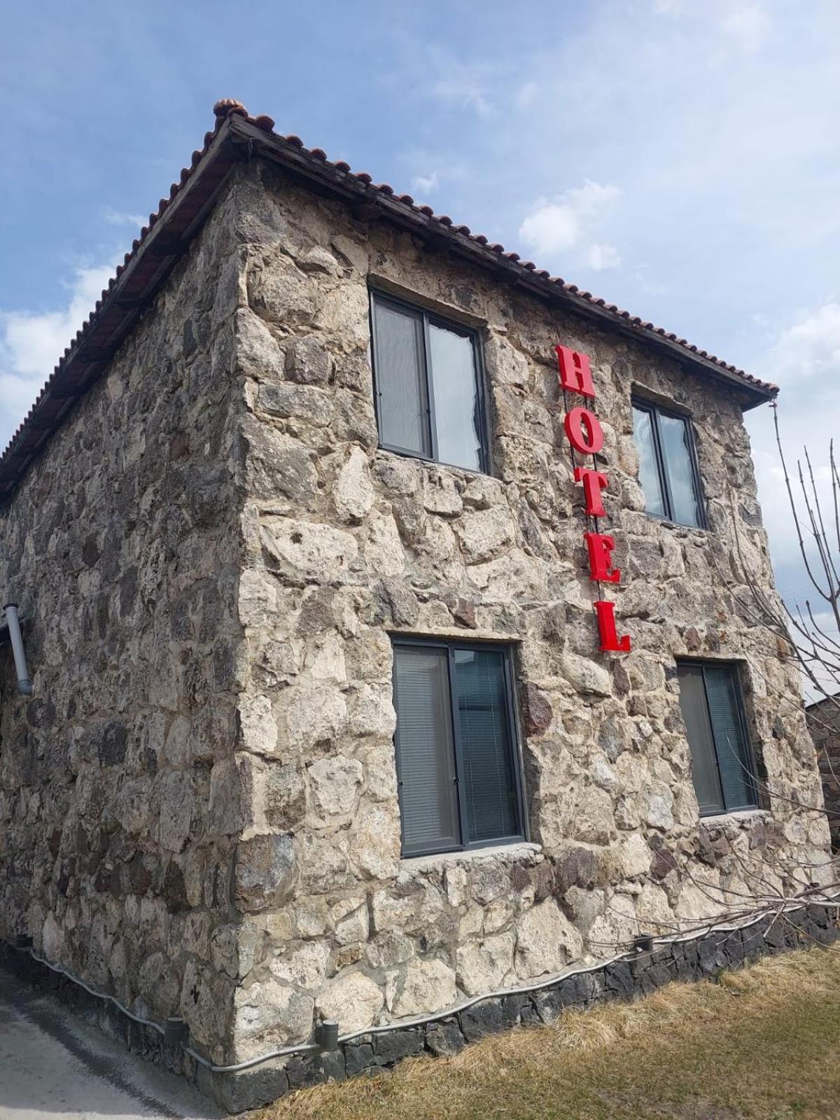 Hotel Maruna Севан Экстерьер фото